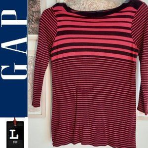🎁 10/$25- GAP magenta stripe boatneck blouse. Size large